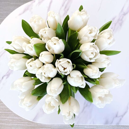 Букет 25 тюльпанов "White" в вазе Фото 2