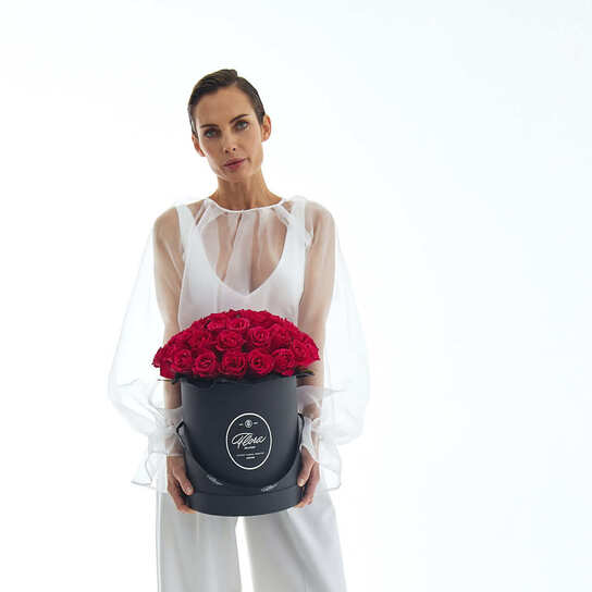Шляпная коробка Grand "Розы малиновые Gotcha" BLVCK