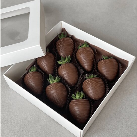 Набор клубники в молочном шоколаде 9 шт