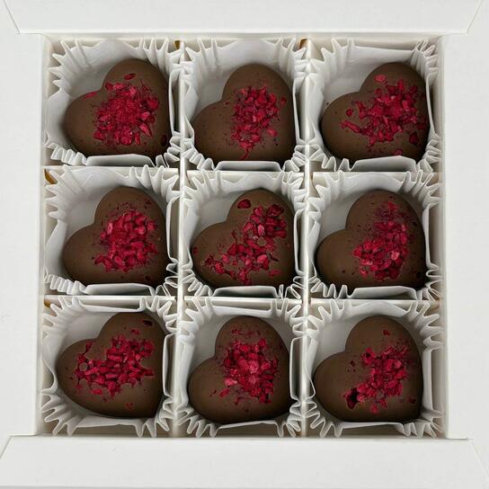 Конфеты ручной работы Сердечки с малиной 9 шт (135 гр)