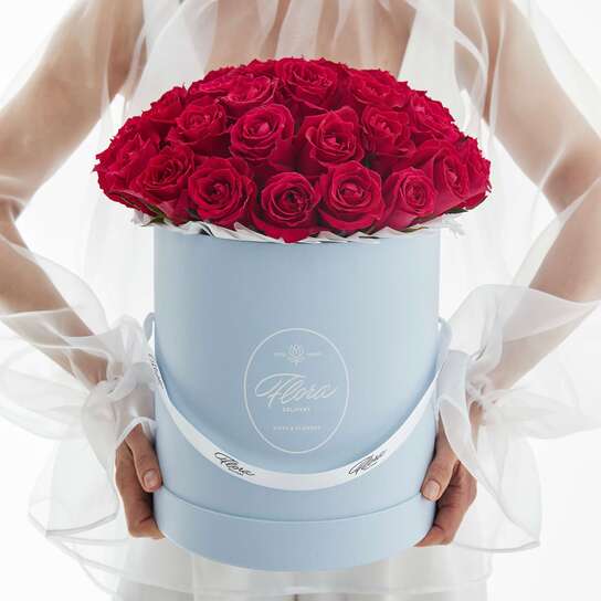 Шляпная коробка Grand "Розы малиновые Gotcha" BLUE