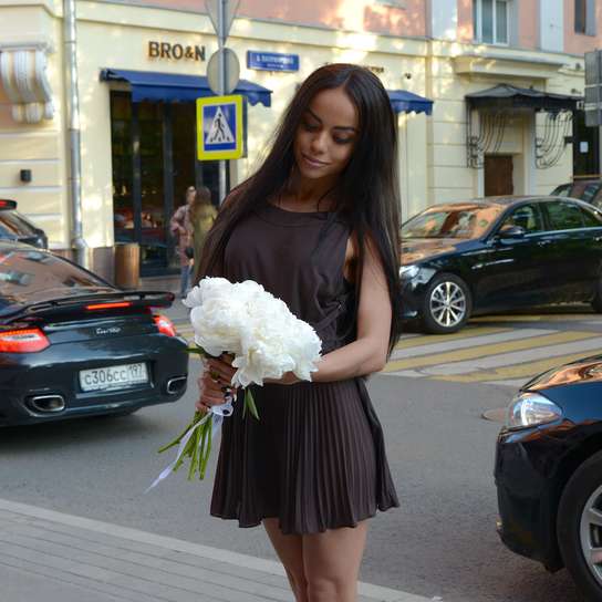 Букет из 11 пионов "Madame Claude Tain"