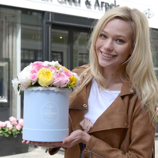 Букет "Angie" в шляпной коробке Petit BLUE Фото 4