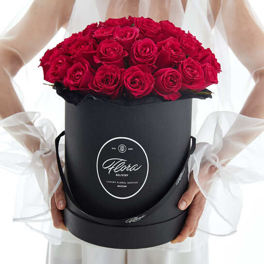 Шляпная коробка Grand "Розы малиновые Gotcha" BLVCK