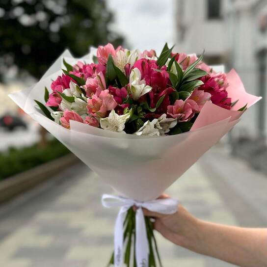 Букет из 13 Альстромерий микс