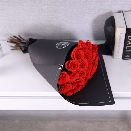 Букет из 25 роз "Nina" BLVCK