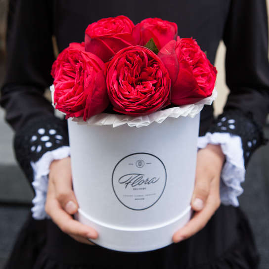 Шляпная коробка Demi "Роза Red Piano" WHITE