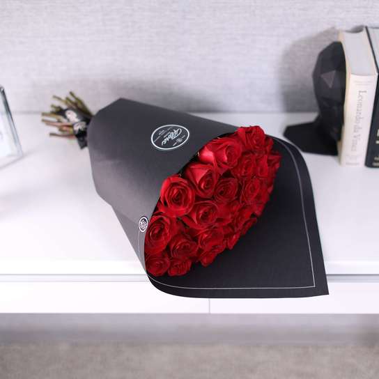 Букет из 25 роз "Freedom" BLVCK