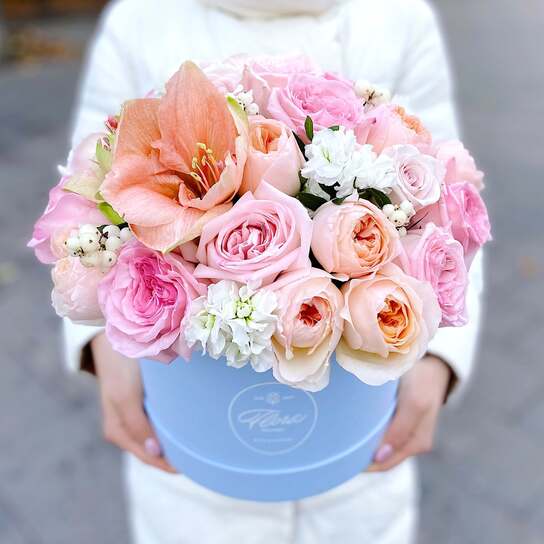 Букет "Peach Cream" шляпной коробке Grand Mini BLUE