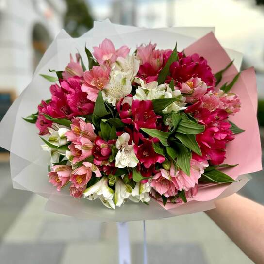 Букет из 13 Альстромерий микс