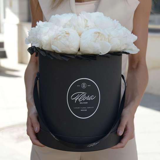 Шляпная коробка Grand "Пионы Madame Claude Tain" BLVCK