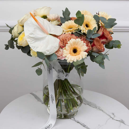 Букет  "Gabriel" в вазе Афина