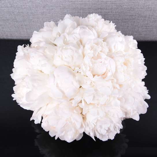 Букет из 19 пионов "Madame Claude Tain" в вазе