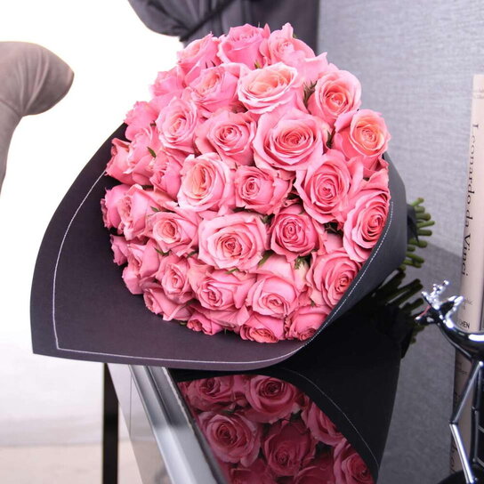 Букет из 35 роз "Pink Kenya" BLVCK
