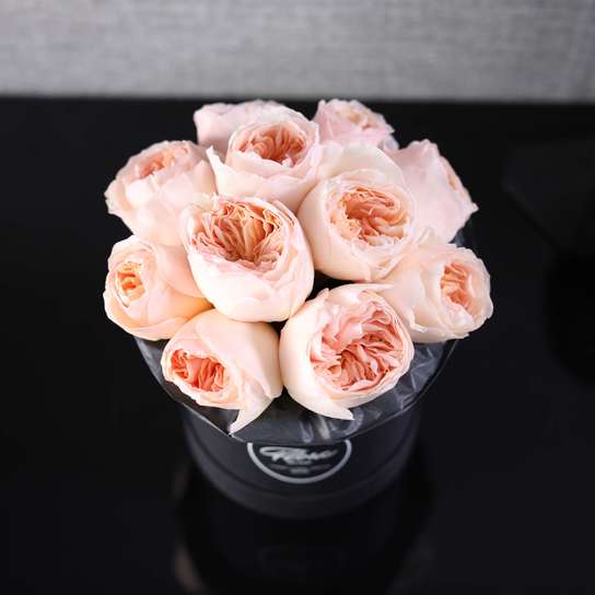 Шляпная коробка Demi "Розы Austin Juliet" BLVCK