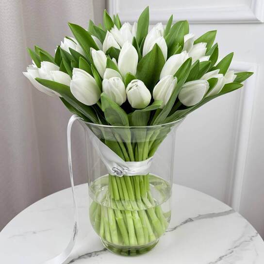 Букет из 51 тюльпана "White" в вазе