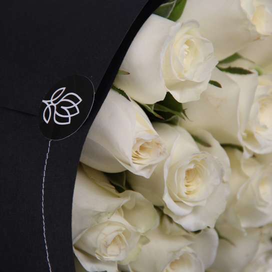 Букет из 35 роз "White Kenya" BLVCK