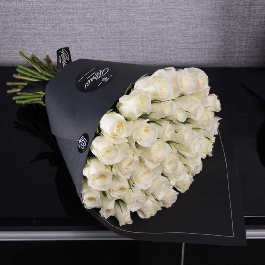 Букет из 35 роз "White Kenya" BLVCK Фото 2