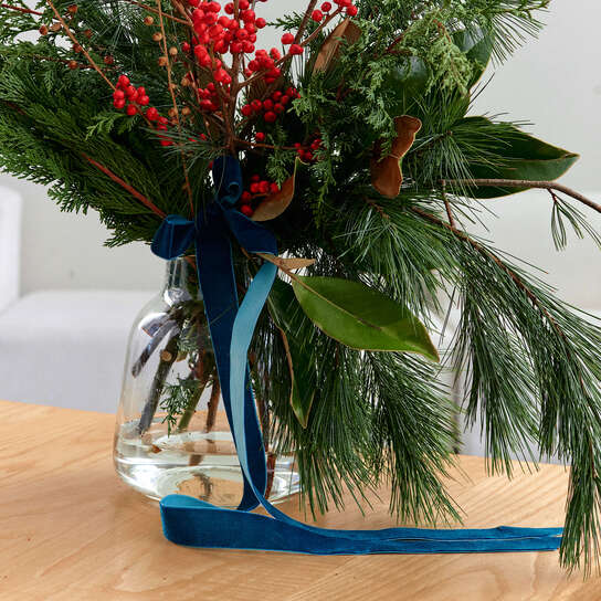 Новогодний букет в вазе