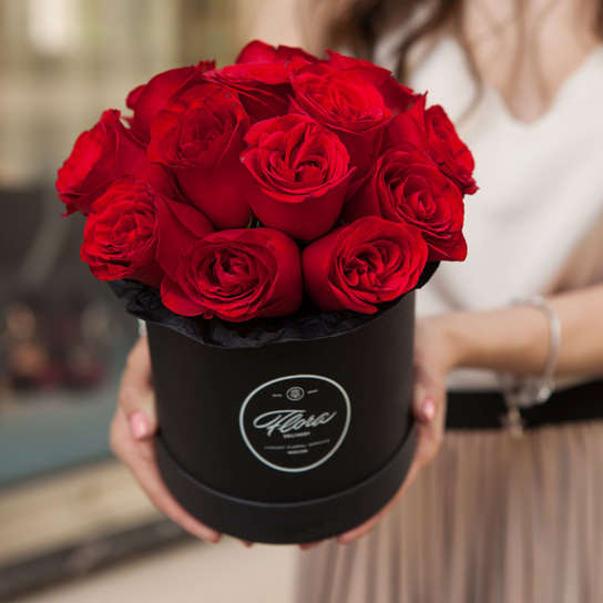 Шляпная коробка Demi "Розы Кения Red" BLVCK