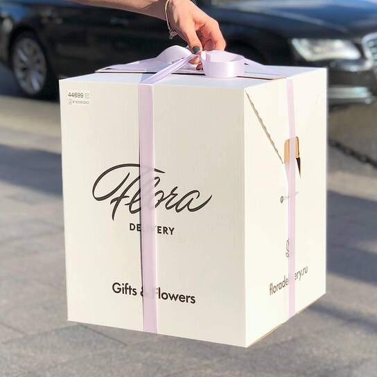 Шляпная коробка Demi "Розы Austin Juliet" BLVCK