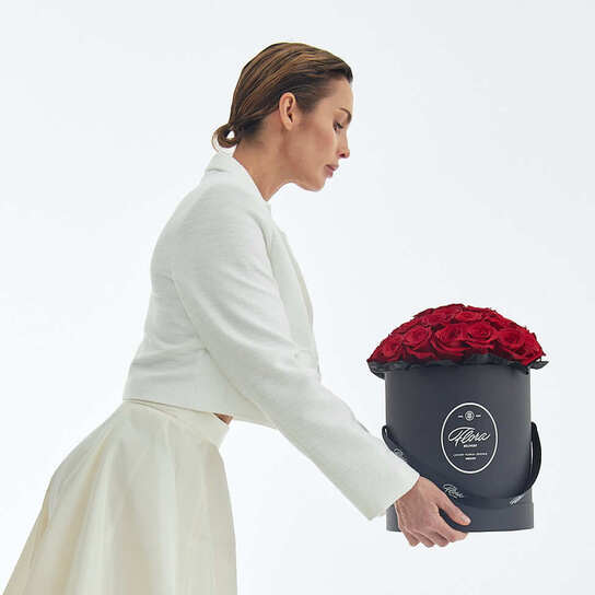 Шляпная коробка Grand "Розы красные Freedom" BLVCK