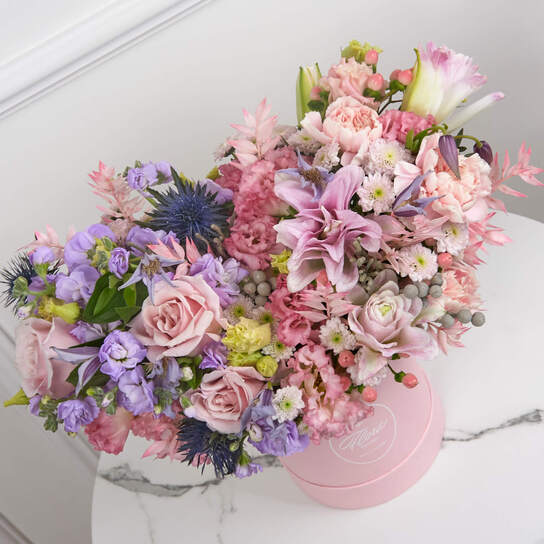 Букет "Romance" в шляпной коробке Demi PINK