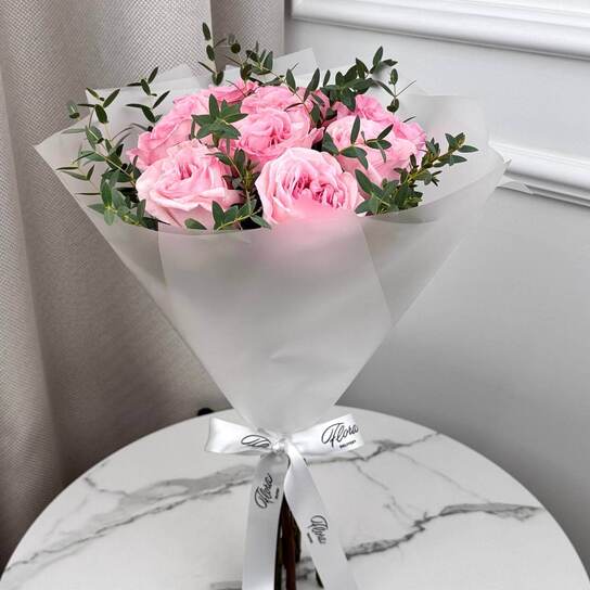 Букет из 9 розовых роз Pink O'Hara с эвкалиптом Фото 2