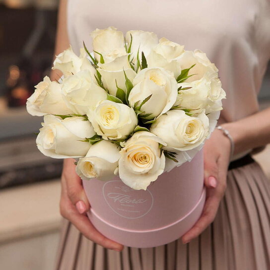 Шляпная коробка Demi "Розы Кения White" PINK