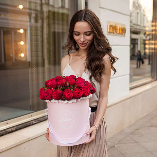 Шляпная коробка Grand "Розы Red Piano" PINK