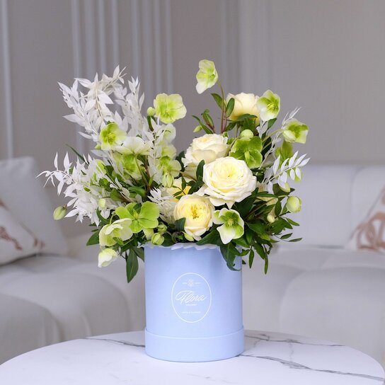 Букет "Sheil" в шляпной коробке Demi BLUE